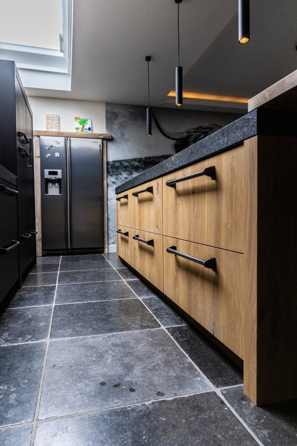 Eiken keuken met zwarte kast, blad graniet (27)